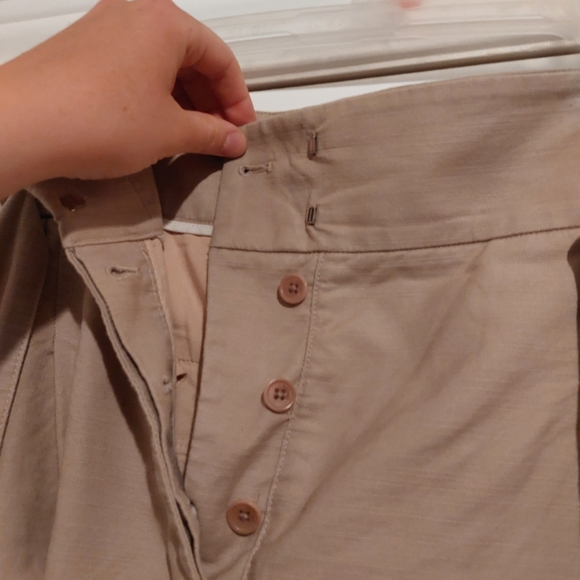 Aritzia high waisted shorts Size 8 - Picture 3 of 4